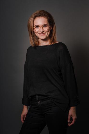 Cabelo-Friseur-Kosmetik_Muenster_Friseurin_Calligraphy-Gold_Marta-Palonek