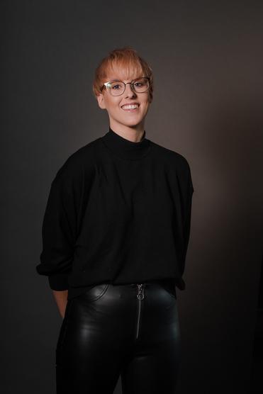 Cabelo-Friseur-Kosmetik_Muenster_Friseurmeisterin_Calligraphy-Black_Maja-Wiens